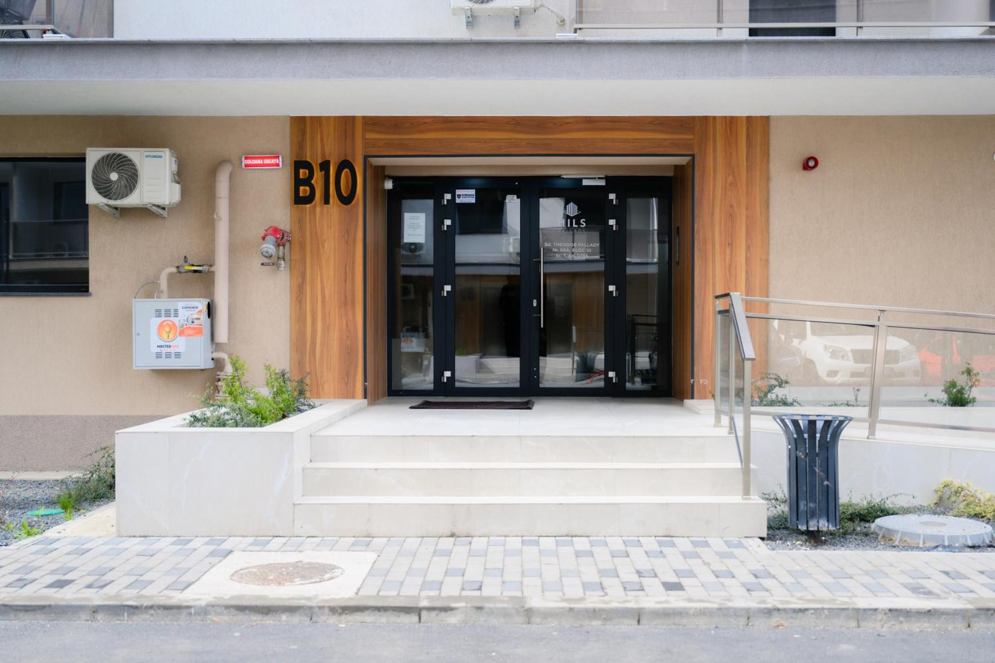 Apartamento Charming Hideaway Inspired By El Profesor'S Intrigue Bucarest Exterior foto